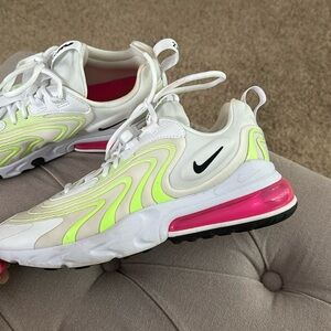 Nike 270 React women’s shoes